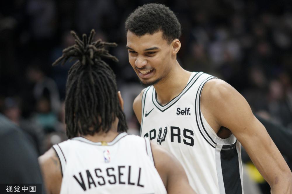 通过社交媒 通过社交媒